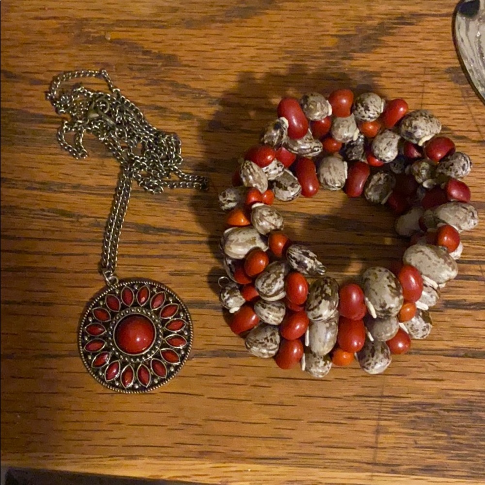 Necklace and bracelet set